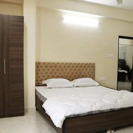 Radharani Apartment Калькутта Экстерьер фото
