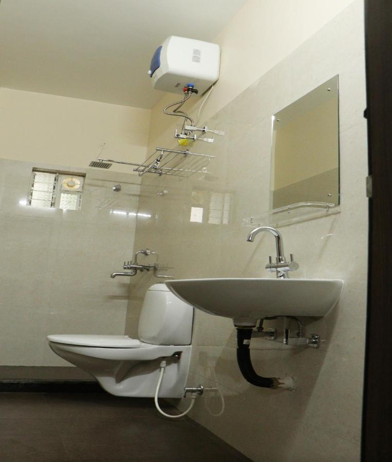 Radharani Apartment Калькутта Экстерьер фото