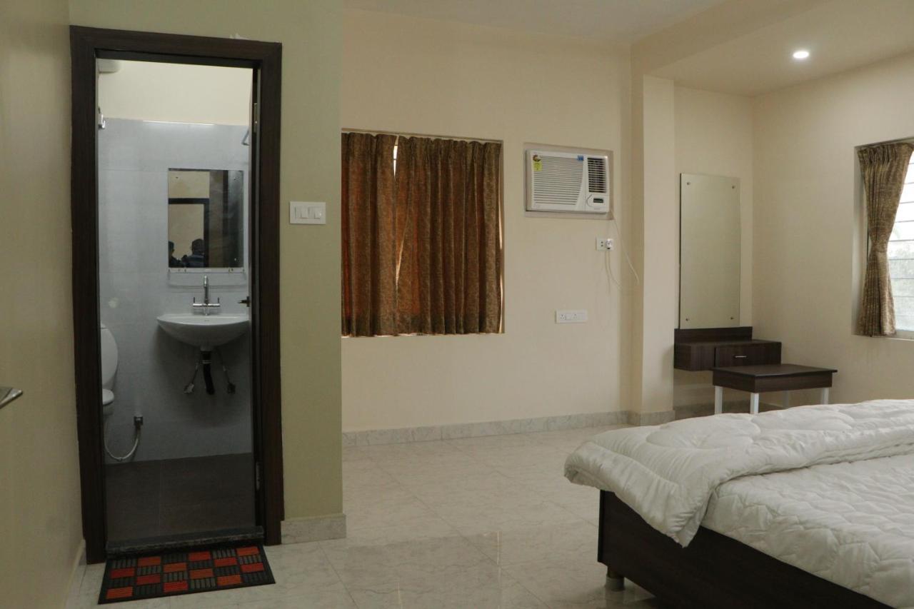 Radharani Apartment Калькутта Экстерьер фото